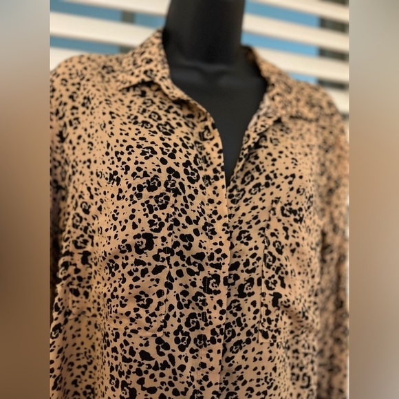 Cloth & Stone for Anthropologie Animal Print Blouse Sz Medium - Picture 2 of 10